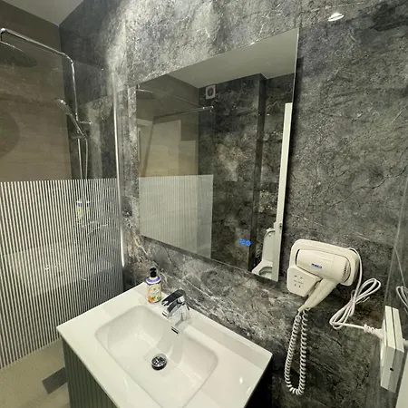 Chique In Exigent Plaza Faza 5 *
